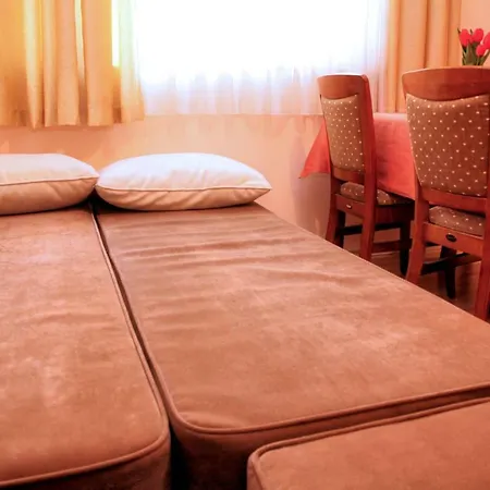 Charming 2bd Apartment, 5 Min From Train Station And Marina
