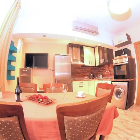 Charming 2bd Apartment, 5 Min From Train Station And Marina Appartement Varna